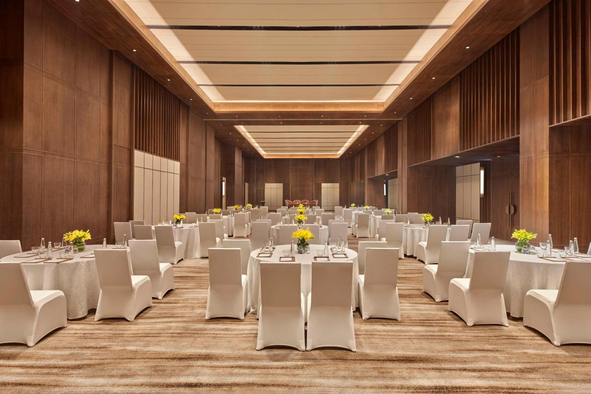 Hilton Gurugram Baani City Centre Gurgaon Exterior foto