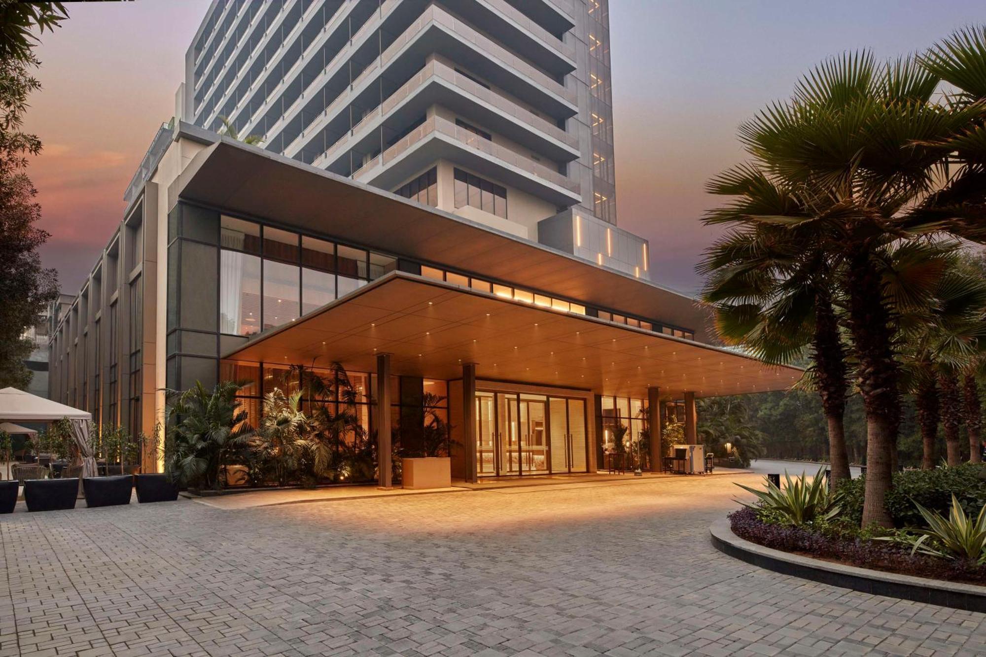Hilton Gurugram Baani City Centre Gurgaon Exterior foto