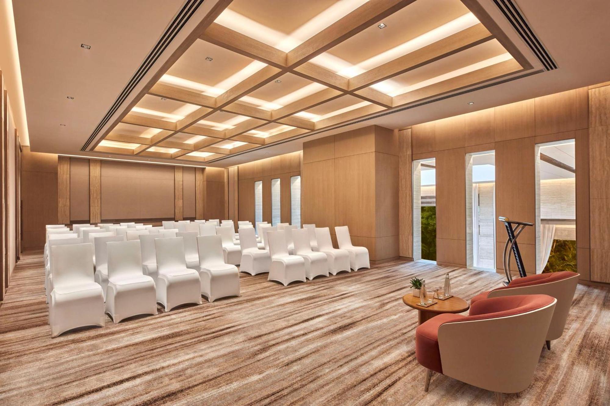 Hilton Gurugram Baani City Centre Gurgaon Exterior foto