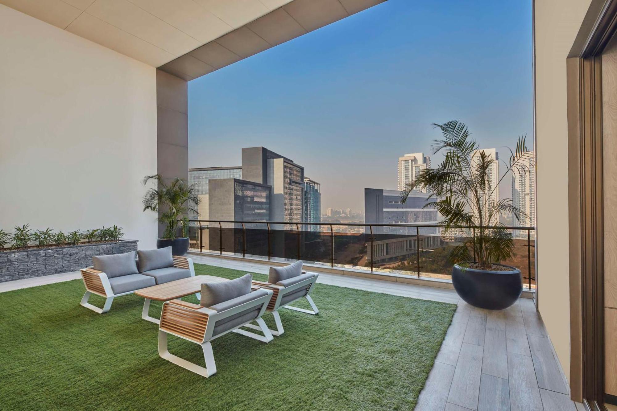 Hilton Gurugram Baani City Centre Gurgaon Exterior foto